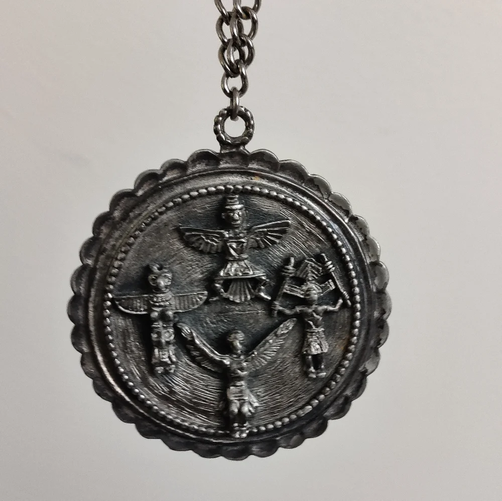 Vintage Native American Totem Pole Silver Metal Medallion Necklace - Picture 5 of 14